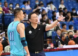 关于青岛男篮再遭击败队员寻找突破点的信息
